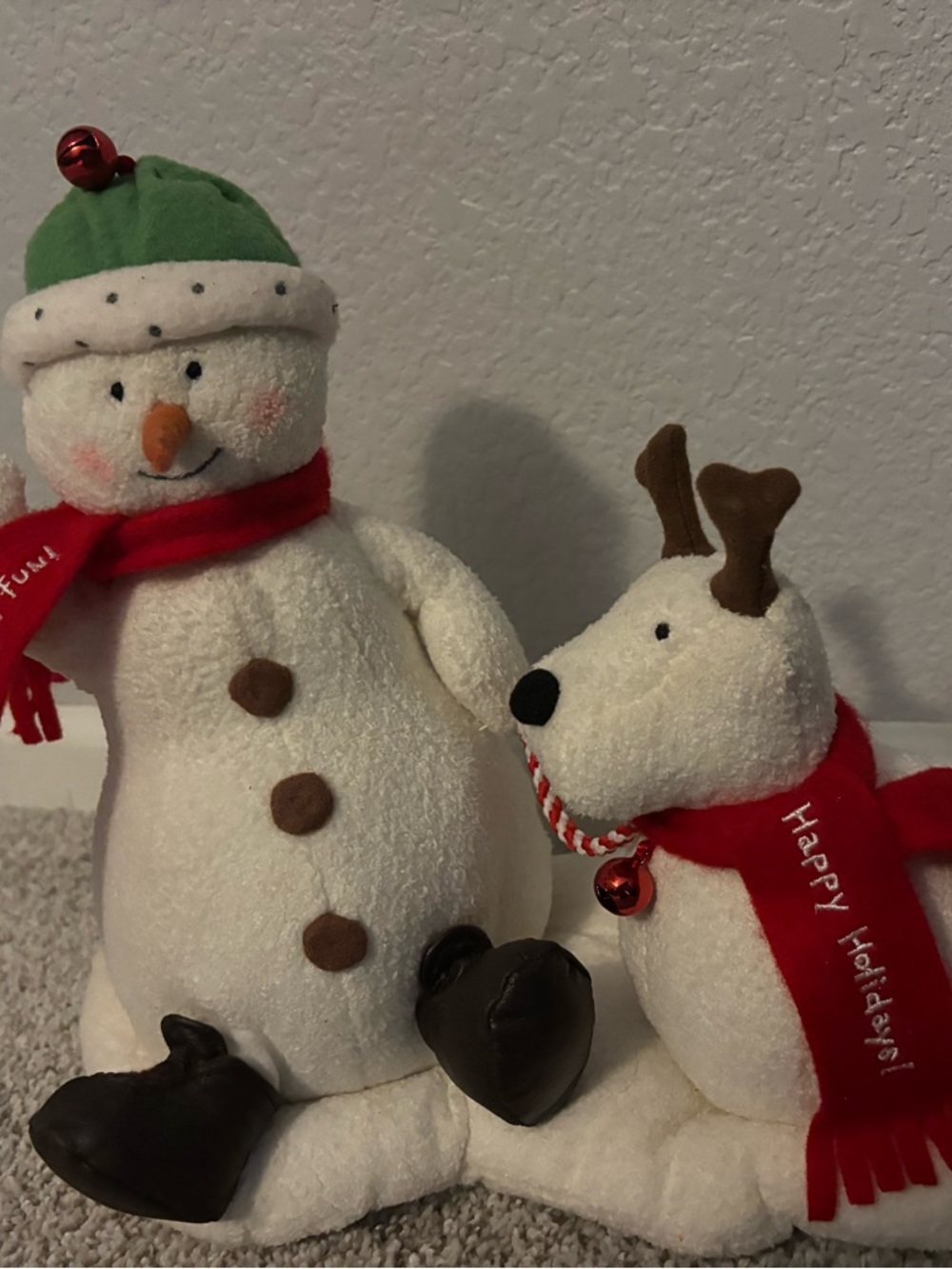 Hallmark White Snowman & Reindeer Plush Duo Sings and dances *works*